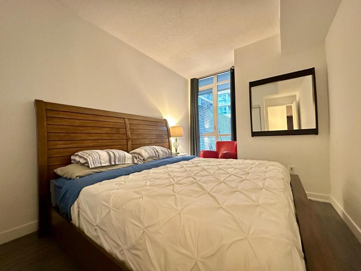 Апартаменты Kingbed & Bunkbed & Terrace Торонто Экстерьер фото